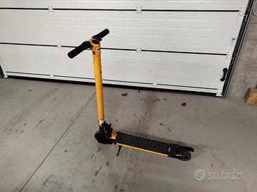 monopattino elettrico spillo