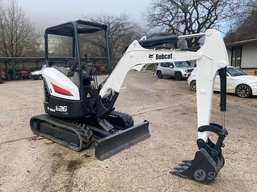 Miniescavatore bobcat e26
