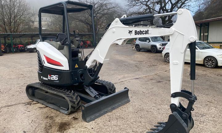 Miniescavatore bobcat e26