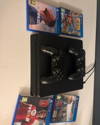 Console Sony Playstation 4 con 4 giochi