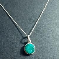 Collana in argento 925 e smeraldo naturale 