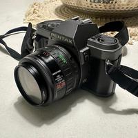 Pentax P30 con obbiettivo Pentax F 35-70 e borsa