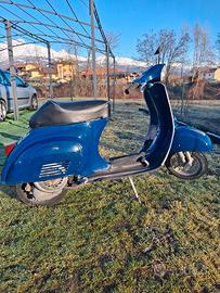 Vespa 50 R originale con libretto vecchio.