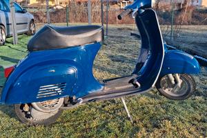 Vespa 50 R originale con libretto vecchio.