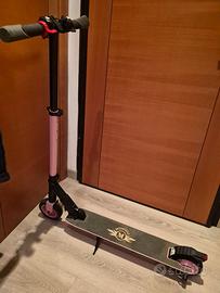 Monopattino elettrico rosa