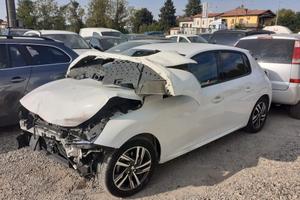 Peugeot 208 incidentata 