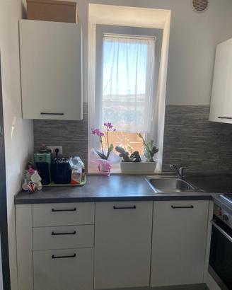 Cucina completa con elettrodomestici Indesit