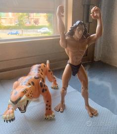 DISNEY Burroughs Tarzan Tarzan & Sabor Figure Set