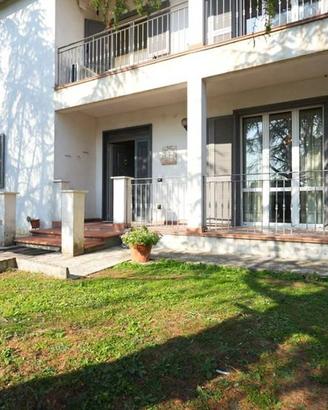 Casa indipendente di 275 m² con 5 locali e box aut
