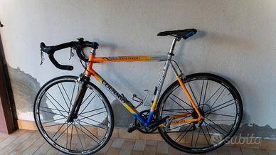Bici da corsa modello Colnago Dream 