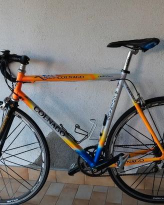 Bici da corsa modello Colnago Dream 