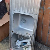 Lavello con miscelatore