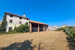 Casa con barchessa e relativo terreno