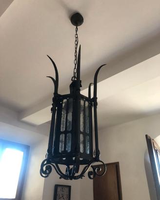 Lampadario in ferro battuto
