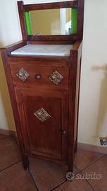 tre comodini classici vintage con specchio e marmo