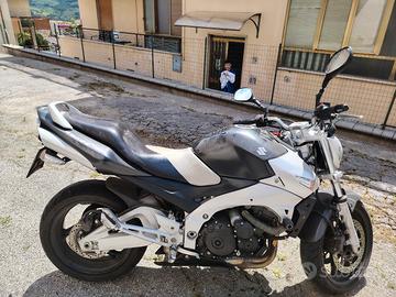 Suzuki gsr 600