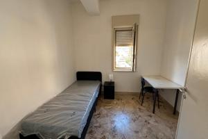 Stanza per ragazza in centro