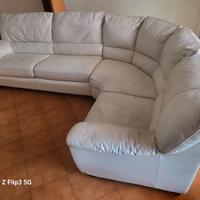 divano in pelle angolare