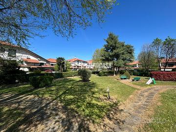 VILLETTA A SCHIERA CON GIARDINO PRIVATO