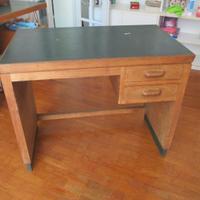 Scrivania in legno per bambini