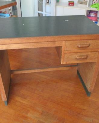 Scrivania in legno per bambini