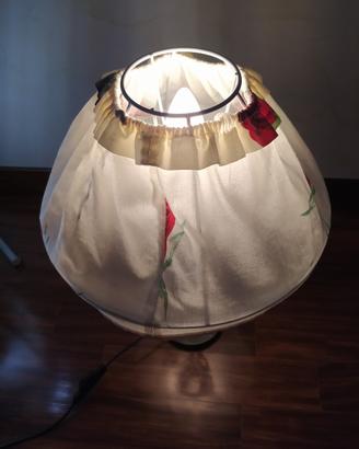 Lampada da comodino in ferro battuto