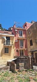 Casa indipendente su più livelli Mili San Pietro