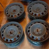 N°4 cerchioni per auto 16" + N°4 copricerchi.