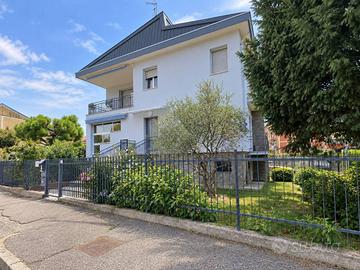 Appartamento di 150 m² con 4 locali e box auto dop