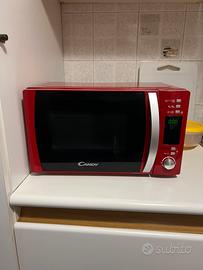 Microonde Candy Rosso Funzionante e Design moderno