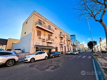 Via La Farina, ampia metratura in zona servita