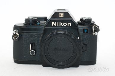 macchina fotografica fotocamera analogica Nikon EM