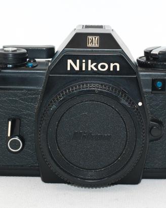 macchina fotografica fotocamera analogica Nikon EM