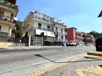 3 LOCALI A POZZUOLI