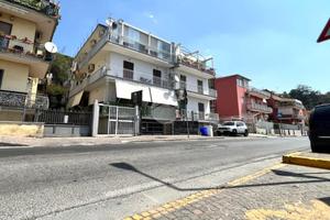 3 LOCALI A POZZUOLI