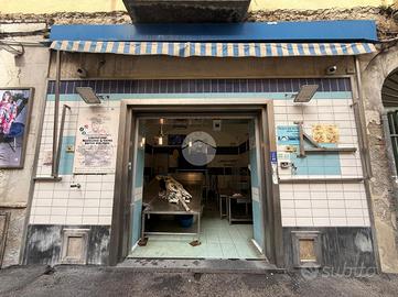 NEGOZIO A NAPOLI