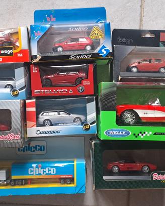 Lotto 10 modellini auto con scatola 