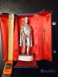 statuetta carabiniere in alta uniforme