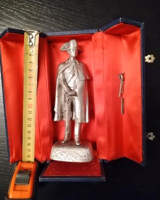 statuetta carabiniere in alta uniforme