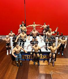 Lotto 15 Action Figures Wrestling WWE con Ring