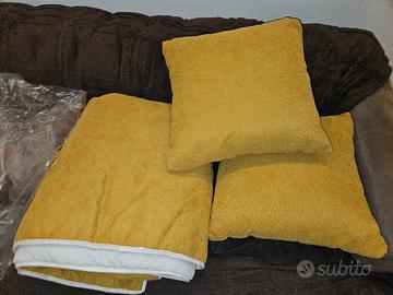copridivano e 2 cuscini nuovi