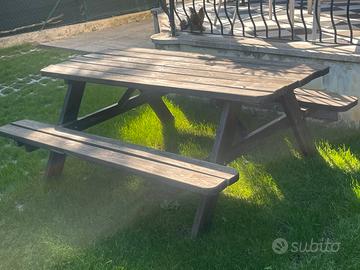 Tavolo da giardino in legno