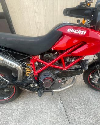 Ducati hypermotard 1100 evo