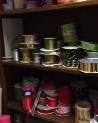 Nastri e carta per confezionare