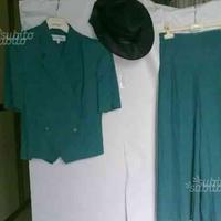 Vestito Verde con cappello  PER CERIMONIA