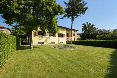 Villa indipendente con ampi spazi e garage doppio