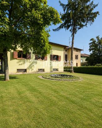 Villa indipendente con ampi spazi e garage doppio