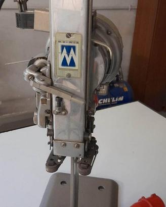 Taglierina trifase per taglio tappeti tessili e va