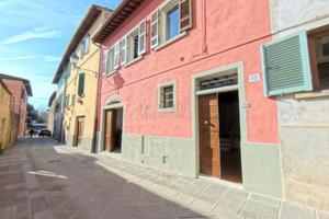Casa indipendente di 100 m² con 5 locali e box aut