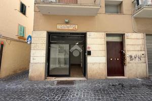 NEGOZIO A FRASCATI